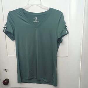 Adrienne Vittadini Sport Short Sleeve Tee. Like new.